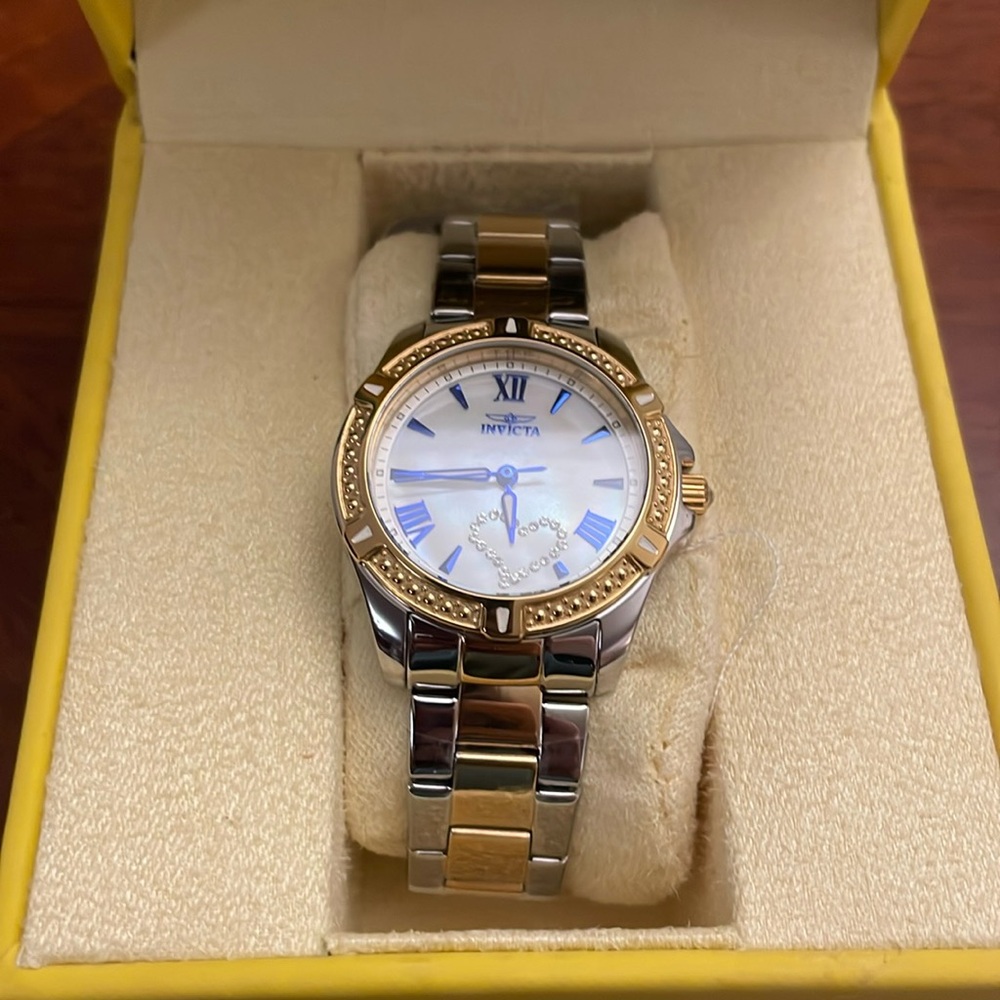 Angel Lady- InVicta New in Box
Model 20323 - Ladies Watch Quartz